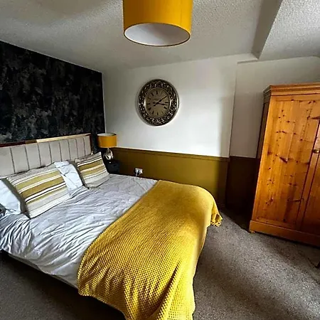 The Golden Lion Hotel